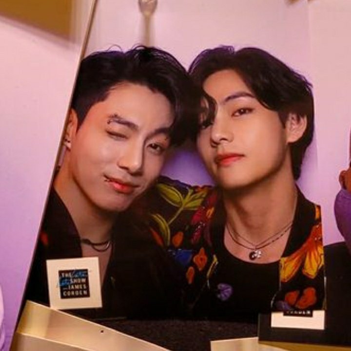 taehynj's tweet photo. Na moral taekook...sem condições vcs dois https://t.co/i6TLnkGPmE