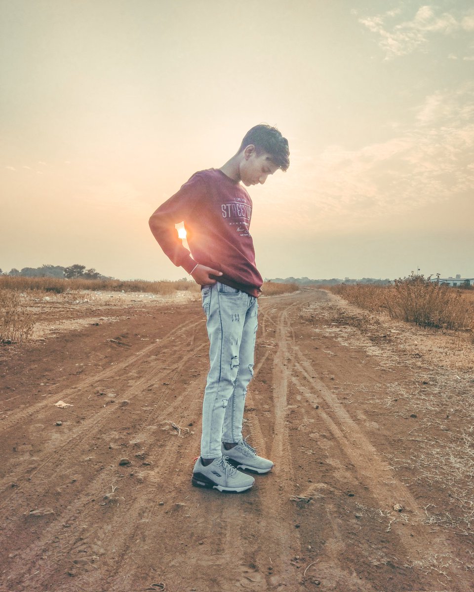 _SCARY_AVATAR's tweet photo. Sun walks with me without any support... 🏃🏻👣
. 
. 
. 
@_ifeellking_ #sunrise #bluesky #sky #travel #skylovers #instadaily #landscapephotography #beach #life #morningmotivation #happy #naturephotography #cloudscape #naturelovers #landscape #photo #summer #follow #skyporn https://t.co/MoSDvqr0yh