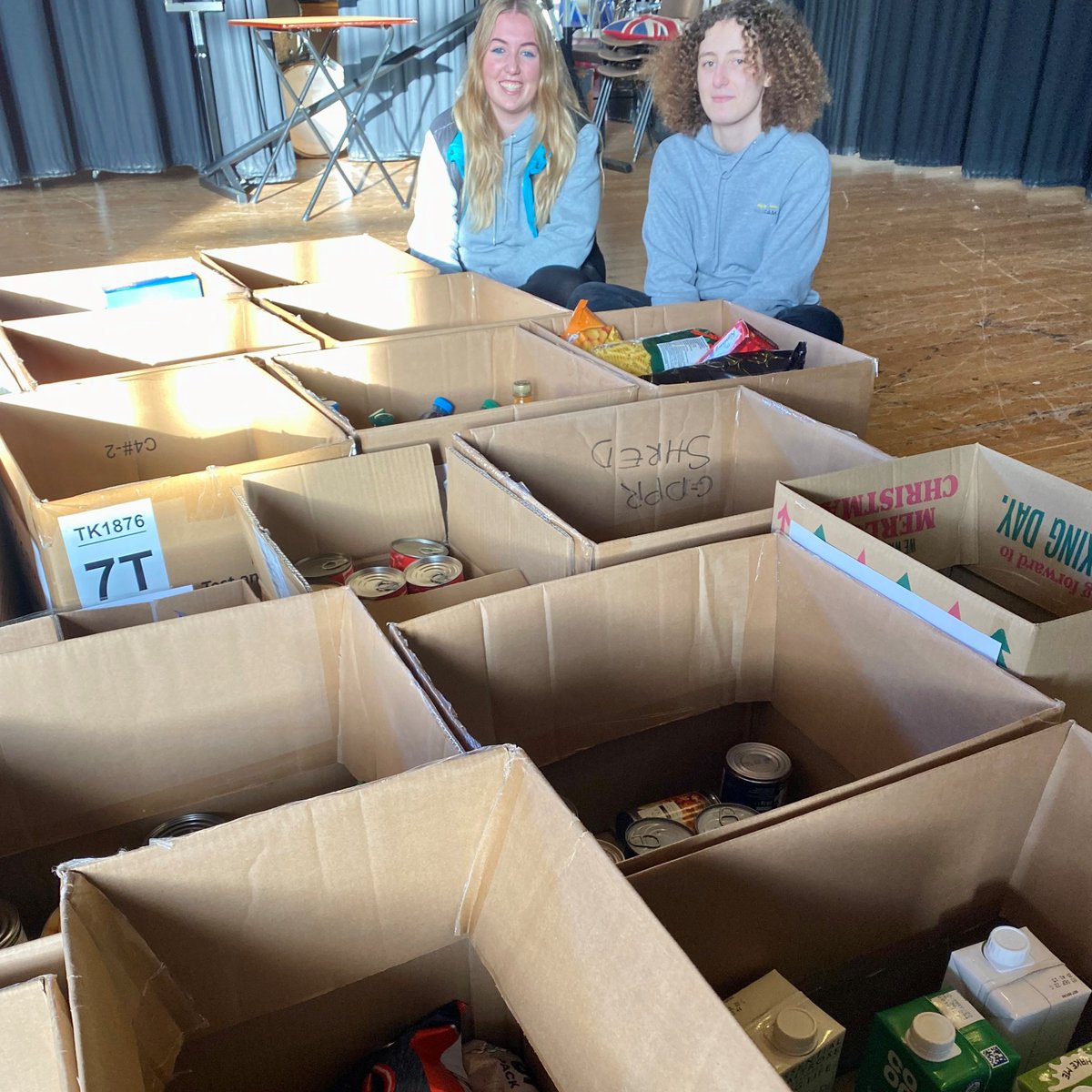 ParkstoneGS's tweet photo. Our Sixth Formers have been organising contributions today for their chosen charity!
@HopeForFood1 #feelingproud #hopeforfood https://t.co/rOP1L12oUD