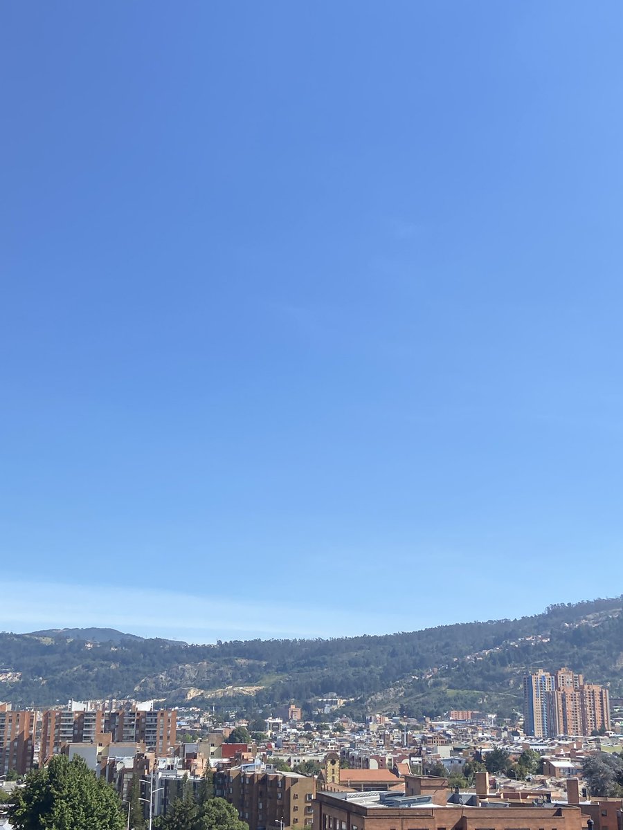 Davidasecas's tweet photo. ¿Qué quieres con ese sol, Dios? 

¿Acaso quieres que desayune cerveza? https://t.co/WNT6jqLiO4