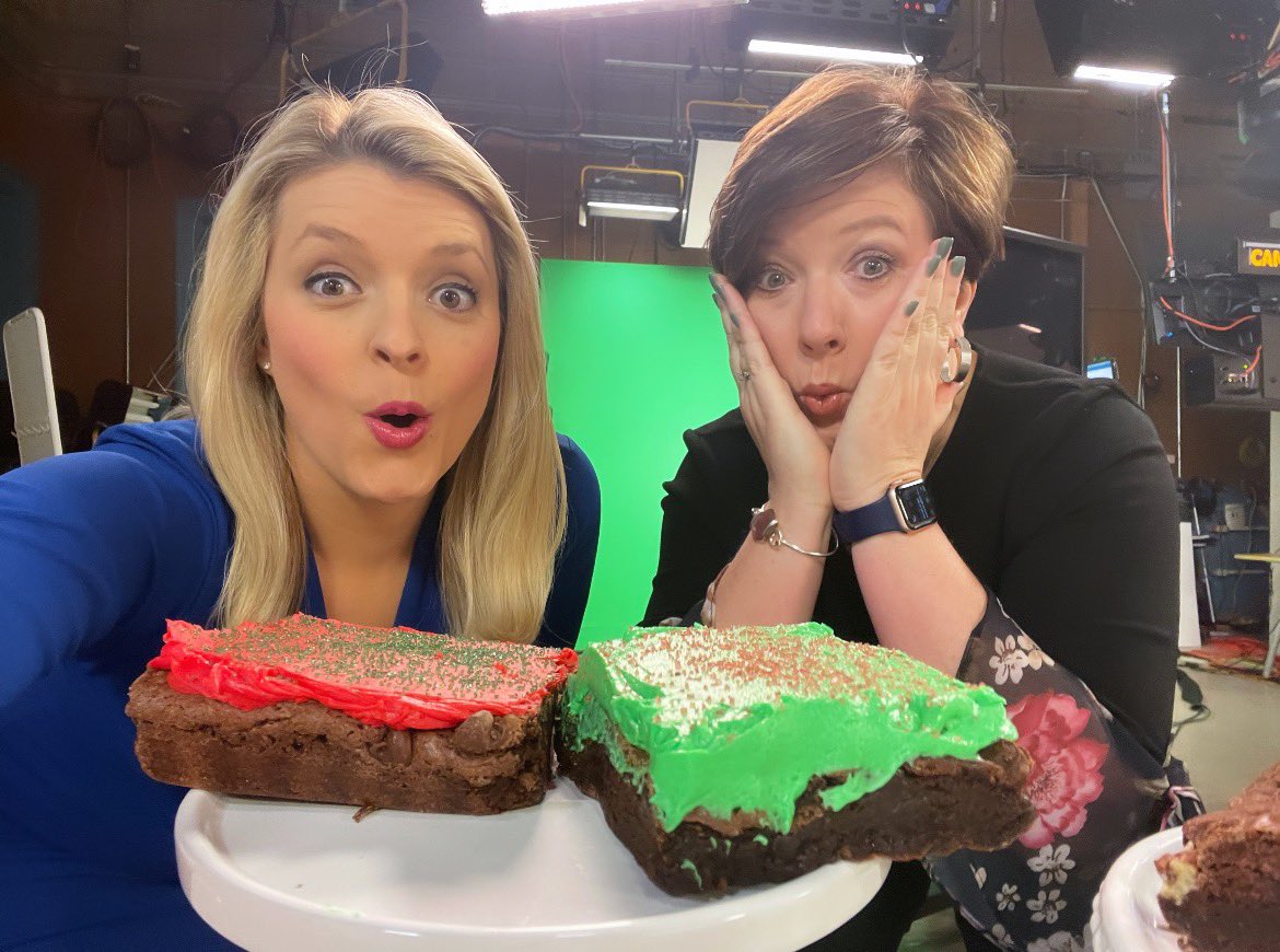 QClifeWBTV's tweet image. We are celebrating National Brownie Day with the WONDERFUL team @BWSweetsBakery - look at these holiday chocolate chip brownies!