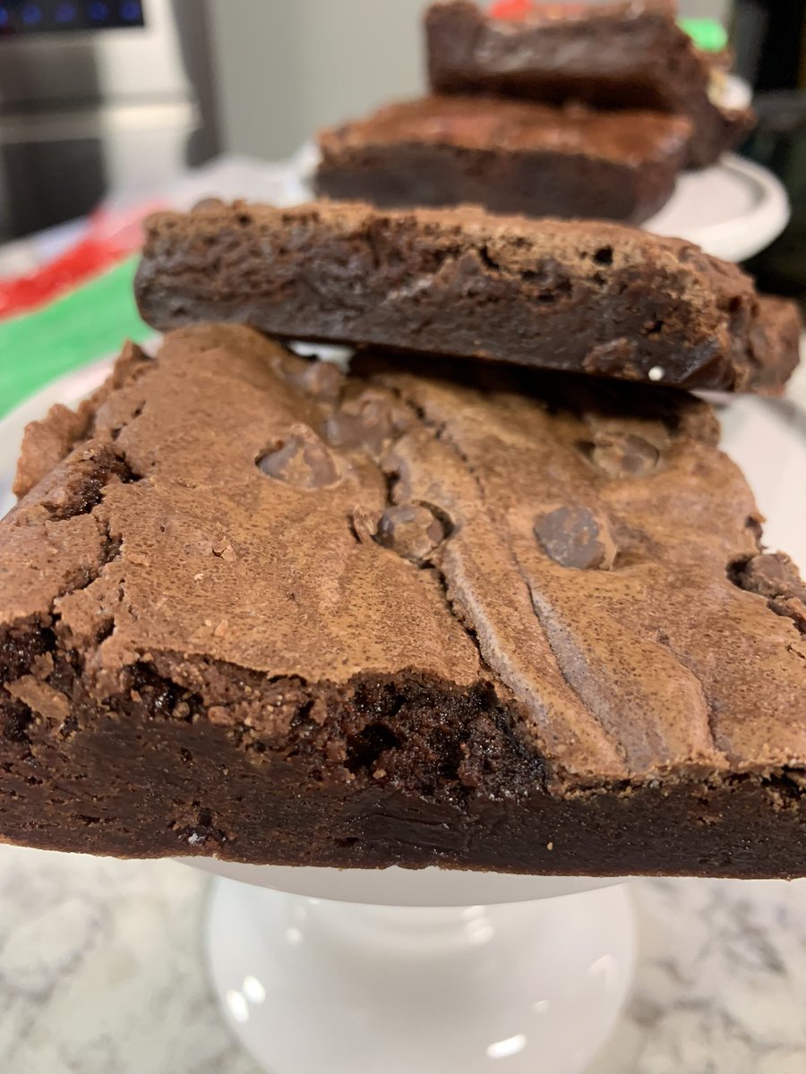 QClifeWBTV's tweet image. We are celebrating National Brownie Day with the WONDERFUL team @BWSweetsBakery - look at these holiday chocolate chip brownies!