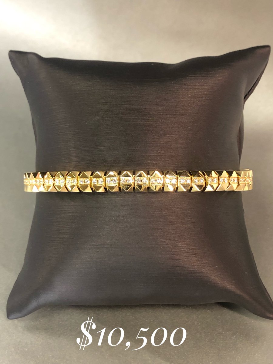 This exquisite bangle is part of the United Way Collection at Jacqueline's Fine Jewelry. Purchase it or another piece in the collection before Dec. 31, and United Way will receive 10% of the sales!
Thank you, <a href="/jacquelineswv/">Jacqueline's Jewelry</a>, for partnering with us for this promotion!