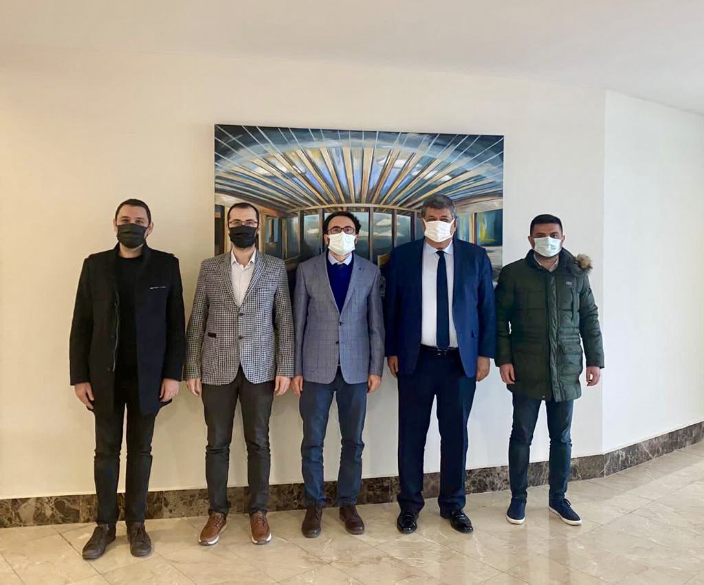 Necmettin Erbakan Üniversitesi Havacılık ve Uzay Bilimleri Fakültesi Dekanı Prof. Dr. Turan Paksoy ve Dekan Yardımcıları, Rektörümüz Prof. Dr. Bayram Sade’yi ziyaret ettiler. 

Ziyarette, havacılık alanında kurumsal iş birliği konuları ele alındı.