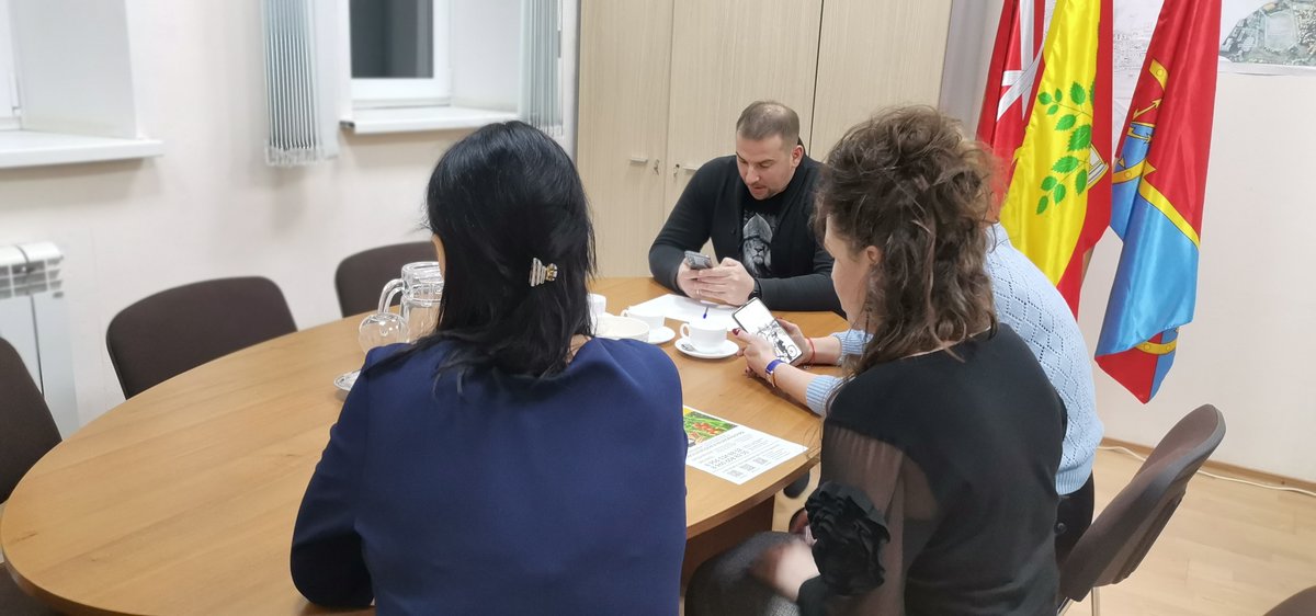 NMV06's tweet photo. 08. 12. 2021г. в 16-00ч. в администрации МО г.Советск состоялась встреча главы администрации Андропова Г.В. с населением.  Обсуждались вопросы ЖКХ.Присутствовали 3 чел. https://t.co/Fc45QhmZN2