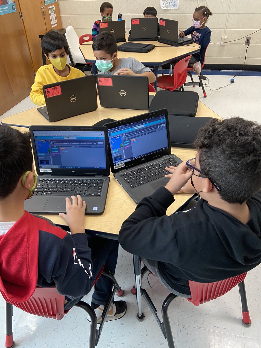 stemcurun's tweet photo. We love Hour of Code! #STEAM #HourOfCode #cubrun @stemcurun @CubRunFCPS https://t.co/lPq0hMTvsl