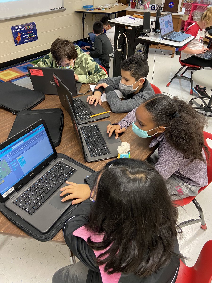 stemcurun's tweet photo. We love Hour of Code! #STEAM #HourOfCode #cubrun @stemcurun @CubRunFCPS https://t.co/lPq0hMTvsl