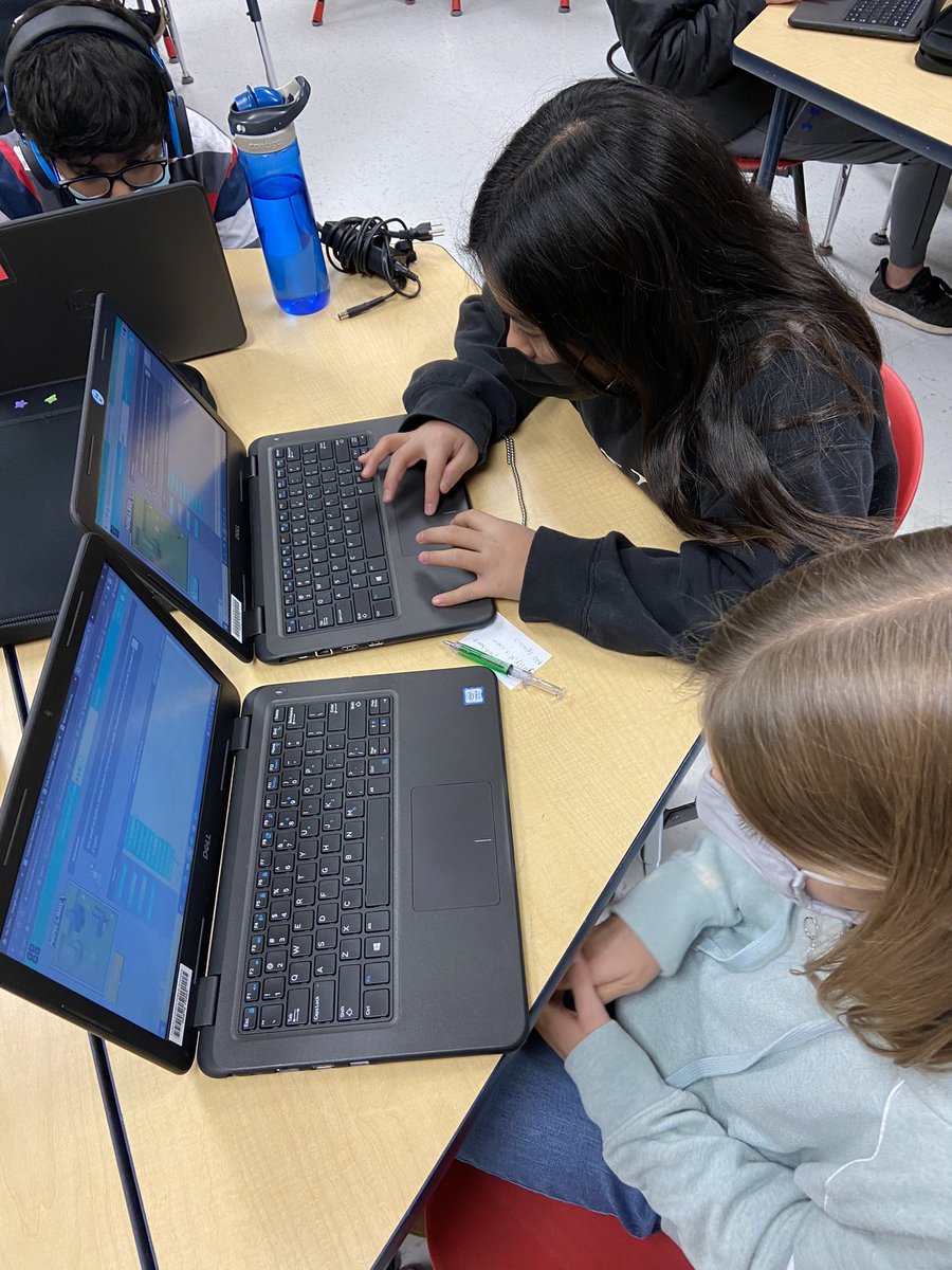 stemcurun's tweet photo. We love Hour of Code! #STEAM #HourOfCode #cubrun @stemcurun @CubRunFCPS https://t.co/lPq0hMTvsl