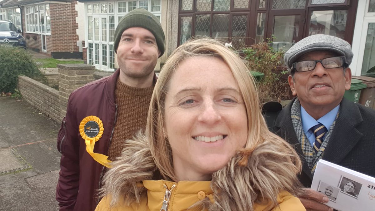 Jennybatt500's tweet photo. Great to speak to residents in #Stonecot in #Sutton this morning with @SuttonLibDems. Nobody's buying the Tories' lies about the #DowningStChristmasParty and are rightly angry about having canceled their Christmases last year! 
#ToryLies #ToryShambles https://t.co/2yeb1TfJIG