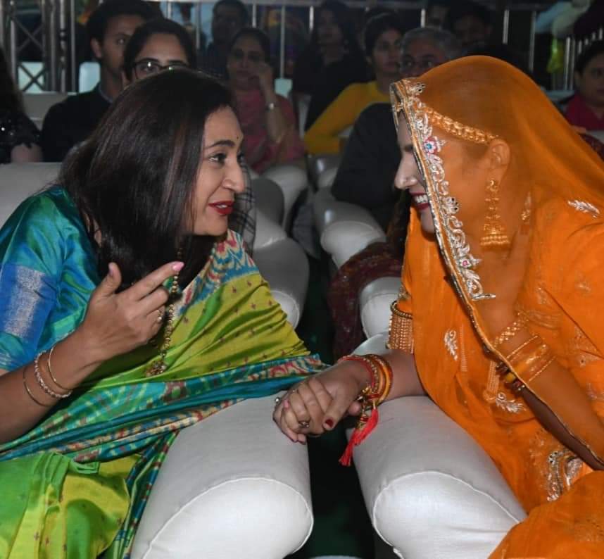 DrRumaDevi's tweet photo. हे भगवान! मधुलिका जी दस दिन पहले मिले और आजके दुःखद समाचार ने विचलित कर दिया।
आप कई वर्षों से हमें स्नेह ओर मान सम्मान देकर प्रोत्साहित करती आई हैं।

डाॅ मधुलिका रावत और देश के CDS बिपिन रावत जी और साथ के सैन्य अधिकारियों को सादर श्रद्धांजलि! शत शत नमन !🙏🙏 https://t.co/HWYe35ZsFq
