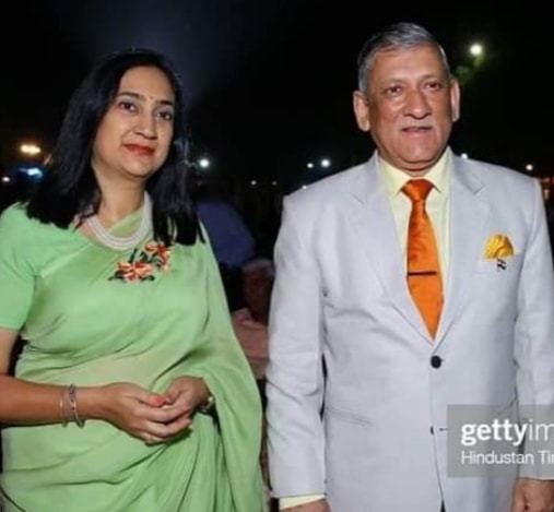 DrRumaDevi's tweet photo. हे भगवान! मधुलिका जी दस दिन पहले मिले और आजके दुःखद समाचार ने विचलित कर दिया।
आप कई वर्षों से हमें स्नेह ओर मान सम्मान देकर प्रोत्साहित करती आई हैं।

डाॅ मधुलिका रावत और देश के CDS बिपिन रावत जी और साथ के सैन्य अधिकारियों को सादर श्रद्धांजलि! शत शत नमन !🙏🙏 https://t.co/HWYe35ZsFq