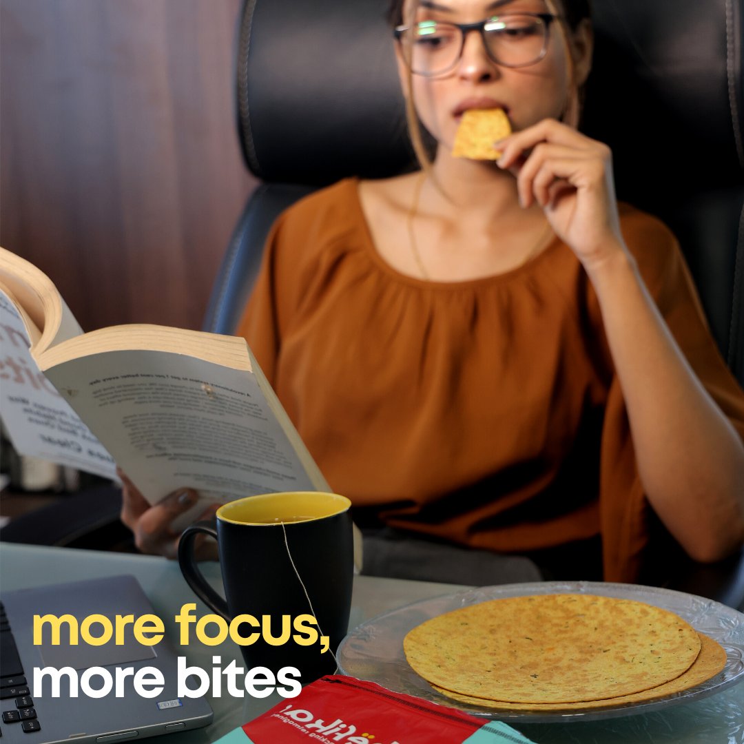 BefikarLife's tweet photo. Office can get boring. Yes, we know it sucks. Here's something to bring in more focus with every bite. Snack your heart out. #DeserveMore https://t.co/vWcecQKQNy