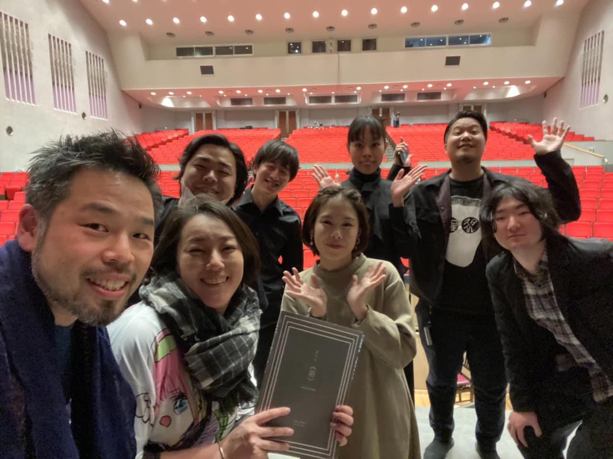 suminaoyuki's tweet photo. 写真の顔で、もうこのプロダクションと作品がどんなに素晴らしいか伝わる。オペラ《箱》いよいよ明日、本番です!
#オペラ箱 #CamerataProject https://t.co/wqVRVRhz3h