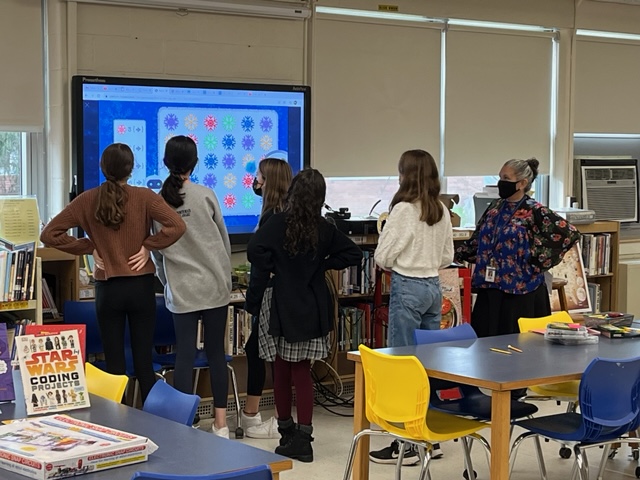 VWLibrarian1's tweet image. #HourofCode2021 using @breakoutEDU Lock of the Day! Take notice of the participants!👧#girlswhocode @WCSDEmpowers @ASchout10 #wcsdlibs