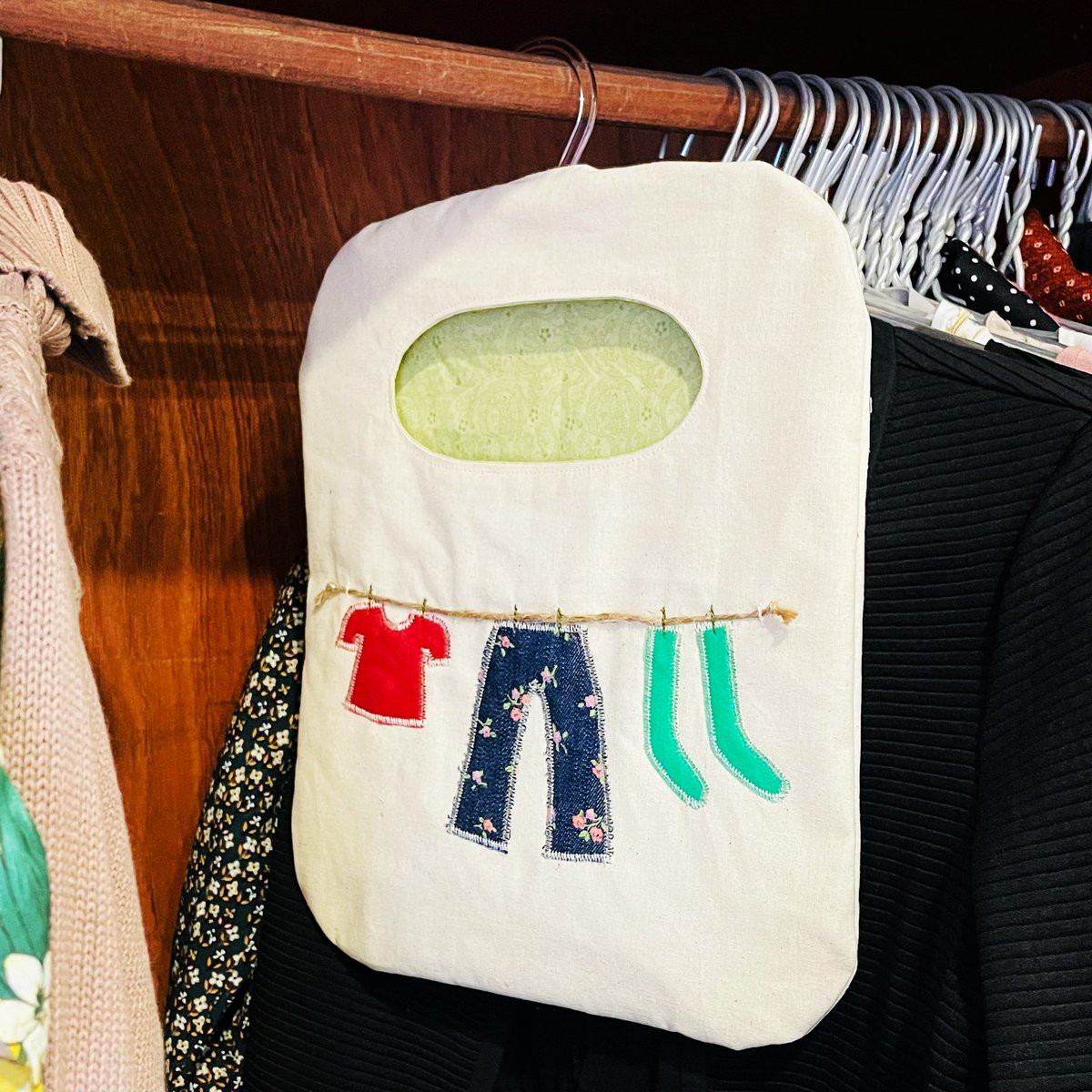 MiaSewing's tweet photo. How to make a peg bag |  Great sewing ideas for sale or as gifts |  Sewing tutorial step by step
https://t.co/qhdRrLav95 #sewing #diybag #pegbag #hangingbag #sewingideas #giftideas #diy #handmade #sewingmachine #howtomake #sewingtipsandtechniques https://t.co/qzEo2p88XE