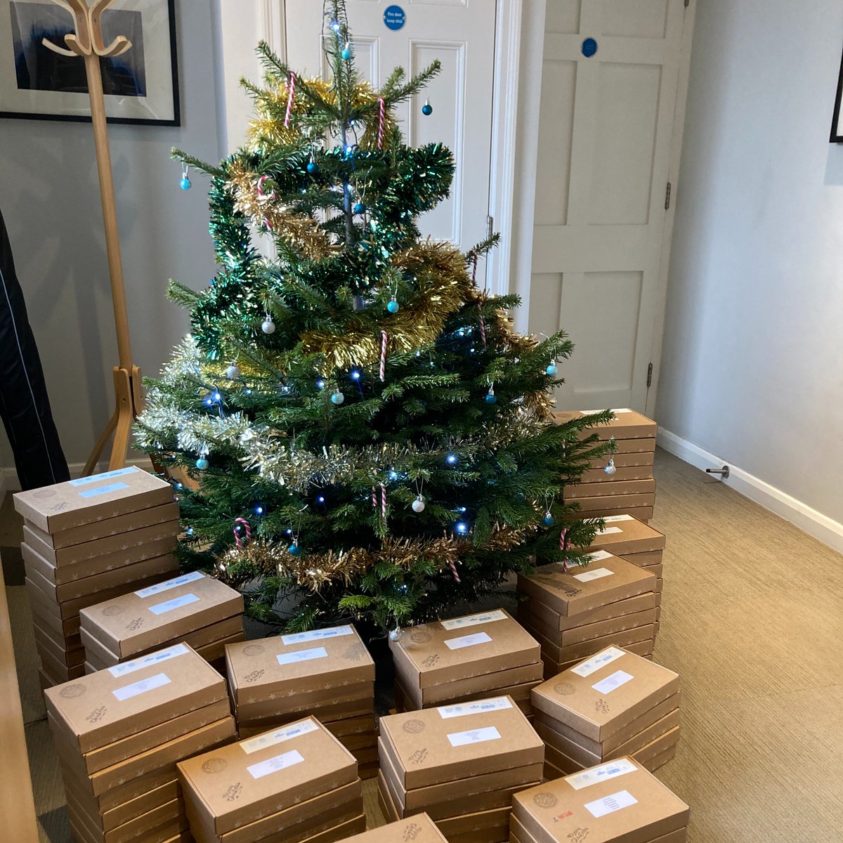 SherborneEngage's tweet photo. What's in the box? Boys joining us in September 2022 will soon find out.
#merrychristmas #christmascompendium 🎄🎅 🎁 https://t.co/y4AQxuOPAc