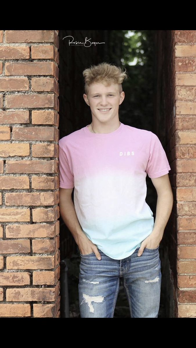 evgnhs's tweet image. Meet Alex Peete!
Why he enjoys NHS-Helping the community and putting smiles on people’s faces
Favorite service activity-Holiday Cheer
Favorite class-Yearbook
Extracurriculars-Baseball, Soccer, and Football
Future career plans-Attend college for engineering