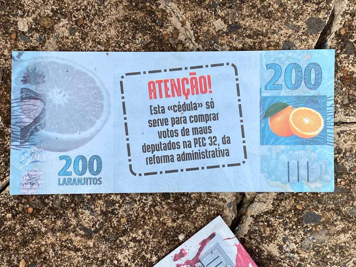 adusp_oficial's tweet photo. Dia Nacional de Luta contra a PEC 32!
Agora na residencia oficial do Presidente da Câmara Arthur Lira! Se votar na PEC não vai ter reeleição! #contraapec32 #servidoresemluta #andes #naoapec32 https://t.co/11l6U54mDo