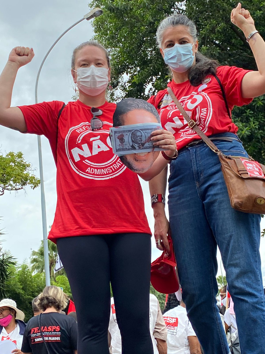 adusp_oficial's tweet photo. Dia Nacional de Luta contra a PEC 32!
Agora na residencia oficial do Presidente da Câmara Arthur Lira! Se votar na PEC não vai ter reeleição! #contraapec32 #servidoresemluta #andes #naoapec32 https://t.co/11l6U54mDo