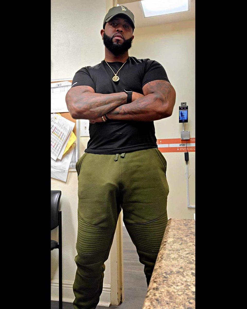 SevenOneTreee's tweet photo. I don’t understand how these algorithms work. Instagram suggested that I like this guy’s pics. We don’t follow any of the same people and he barely gets any likes. 

How do they know I like dick prints? There’s no way artificial intelligence is smart enough to recognize bulges. https://t.co/bXH9Wyn7O9