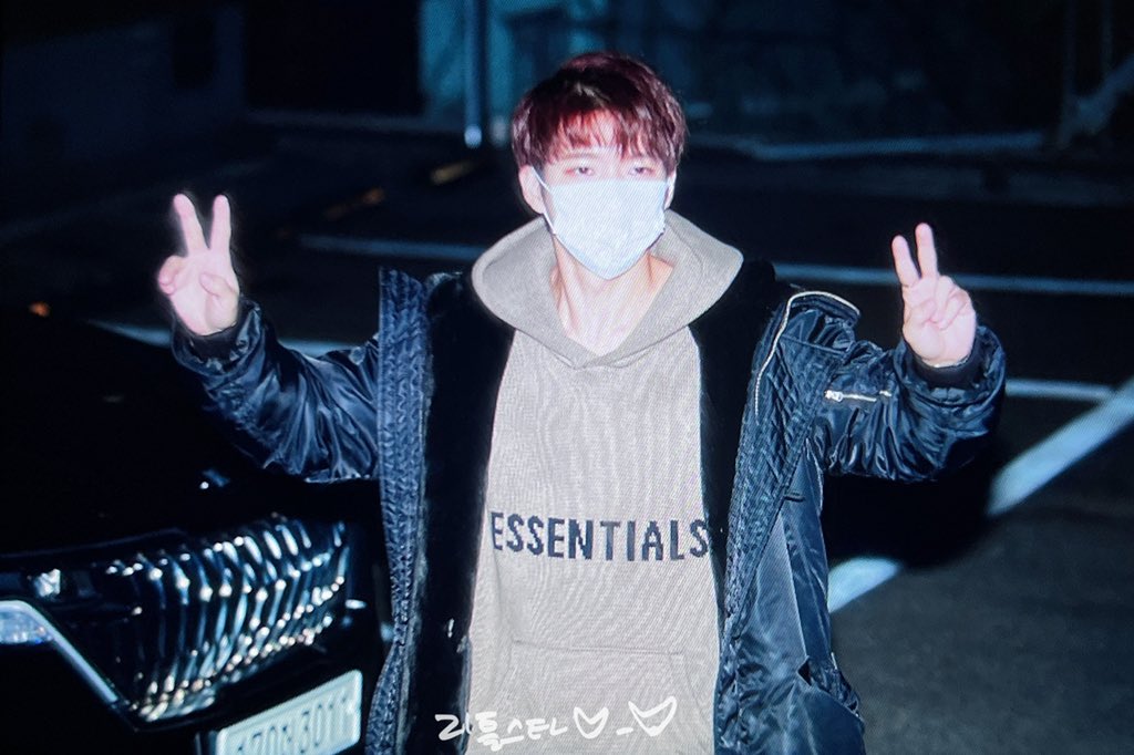 little_star_wh's tweet photo. 211208 심야아이돌 퇴근  

울강아지 고생해떠 사랑해🥰✌️

#남우현 #우현 #인피니트 
#INFINITE #woohyun https://t.co/LHyGNX6vZP