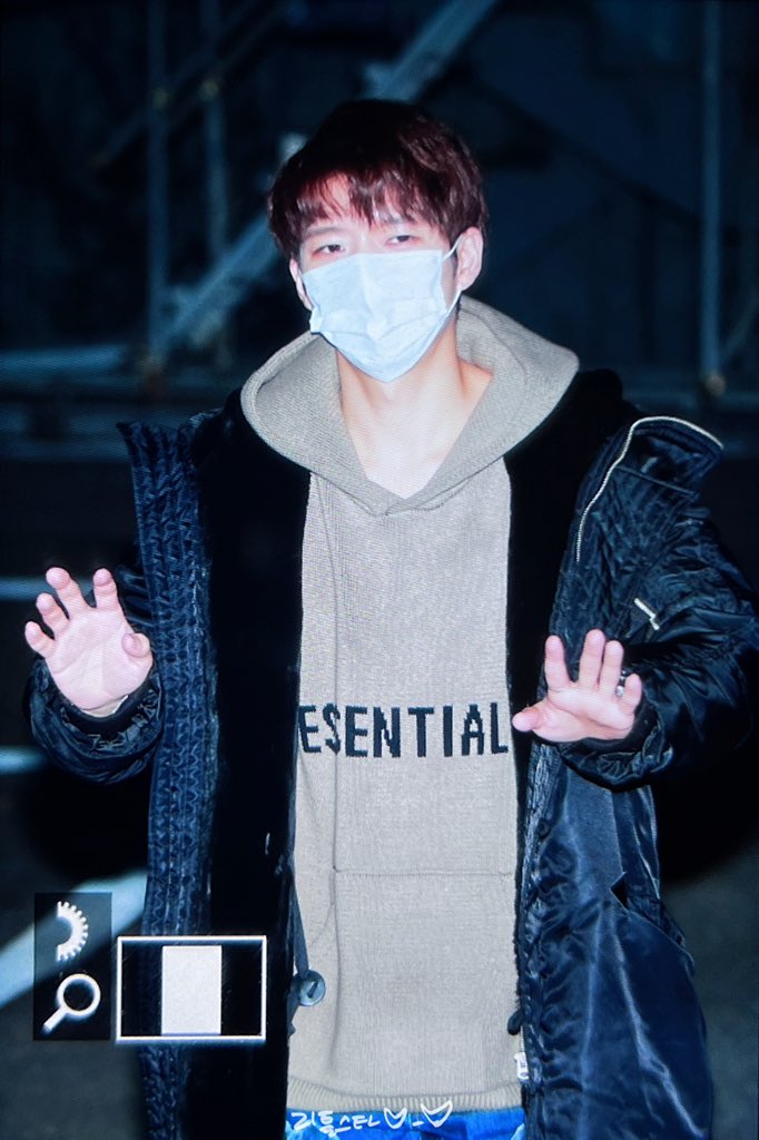 little_star_wh's tweet photo. 211208 심야아이돌 퇴근  

울강아지 고생해떠 사랑해🥰✌️

#남우현 #우현 #인피니트 
#INFINITE #woohyun https://t.co/LHyGNX6vZP
