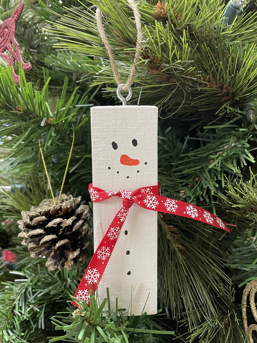 MECTCBEST's tweet photo. Busy making snowman ornaments to sell for our class fundraiser. It’s beginning to look like Christmas! https://t.co/tkJDQYkYaw