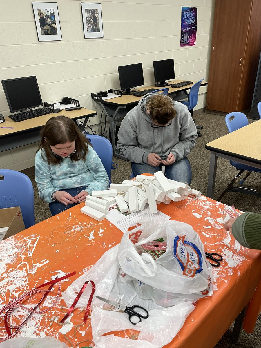 MECTCBEST's tweet photo. Busy making snowman ornaments to sell for our class fundraiser. It’s beginning to look like Christmas! https://t.co/tkJDQYkYaw