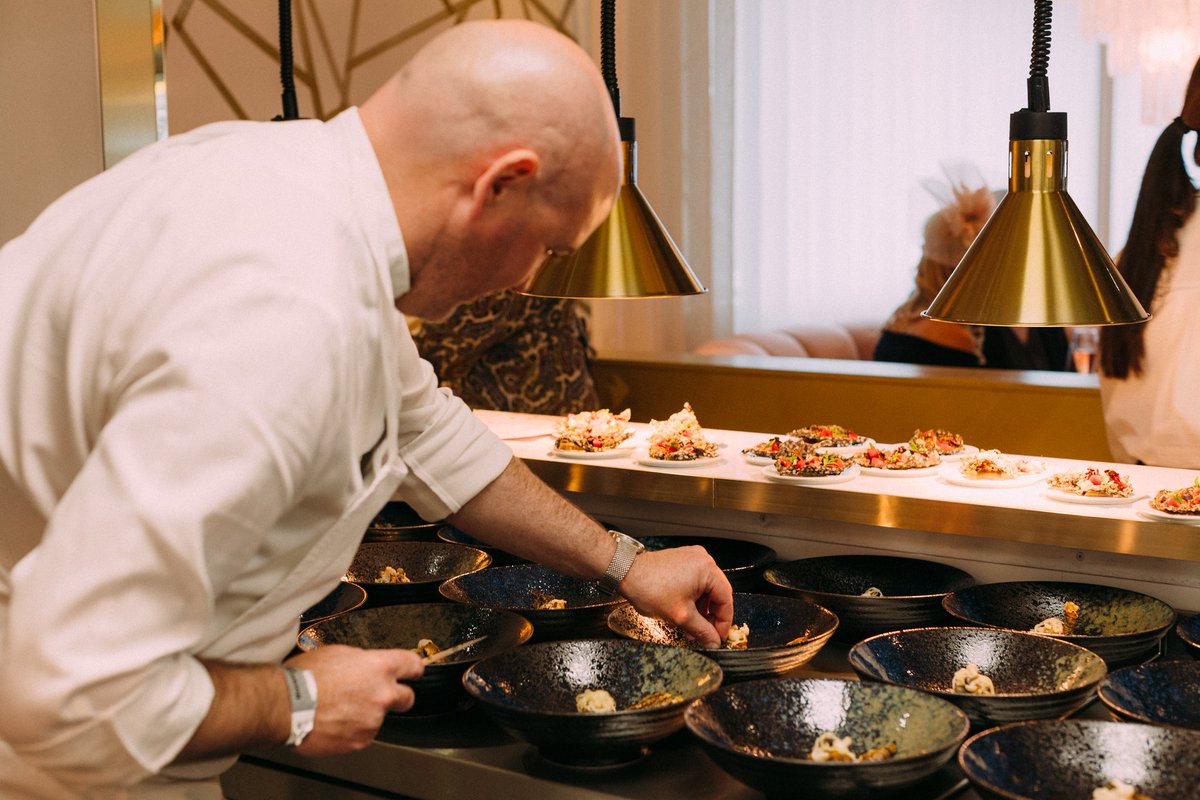 CCSWSkills's tweet photo. Fancy starting your culinary career at the oldest racecourse in the world still running? A £1,500 bonus is on offer to the person who takes up and completes their Commis Chef apprenticeship at Chester Race Company. Apply here https://t.co/8dSG2V3oDT
#food #restaurant #chefs https://t.co/ba2UnYQXSv