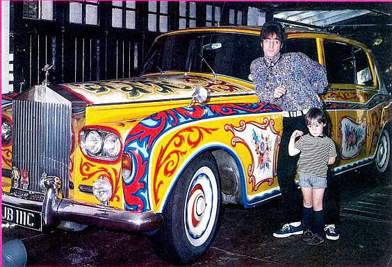 BoredWeb3's tweet photo. John Lennon and his Rolls Royce,1967 https://t.co/Zea7aQwzYP