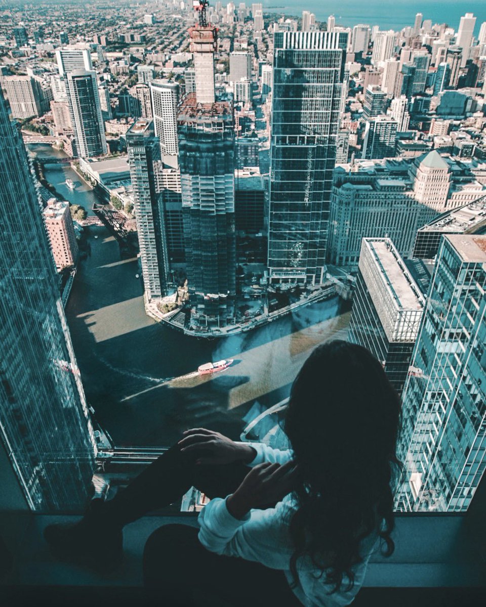 CourseCharted's tweet image. It’s good weather for looking outside from inside in #Chicago! 🥶

Cold temperatures are lingering this week making it extra cozy to stay indoors.

Are you hunkering down indoors or are you heading out today??