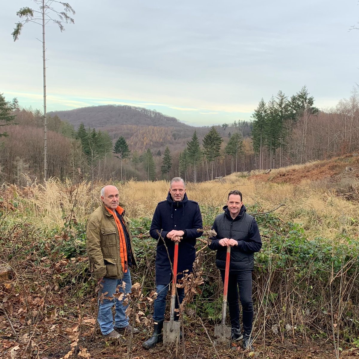 Mehr als 4000 Bäume gepflanzt!

Im Rahmen der <a href="/DellTechDE/">Dell Technologies Deutschland</a>  - S&amp;K--Aktion  „Ein Notebook. Ein Baum.“ wurden bis jetzt schon die meisten der mehr als 4000 gespendeten Bäume gepflanzt.  Wir waren dabei, aber haben natürlich nicht alle alleine pflanzen können.