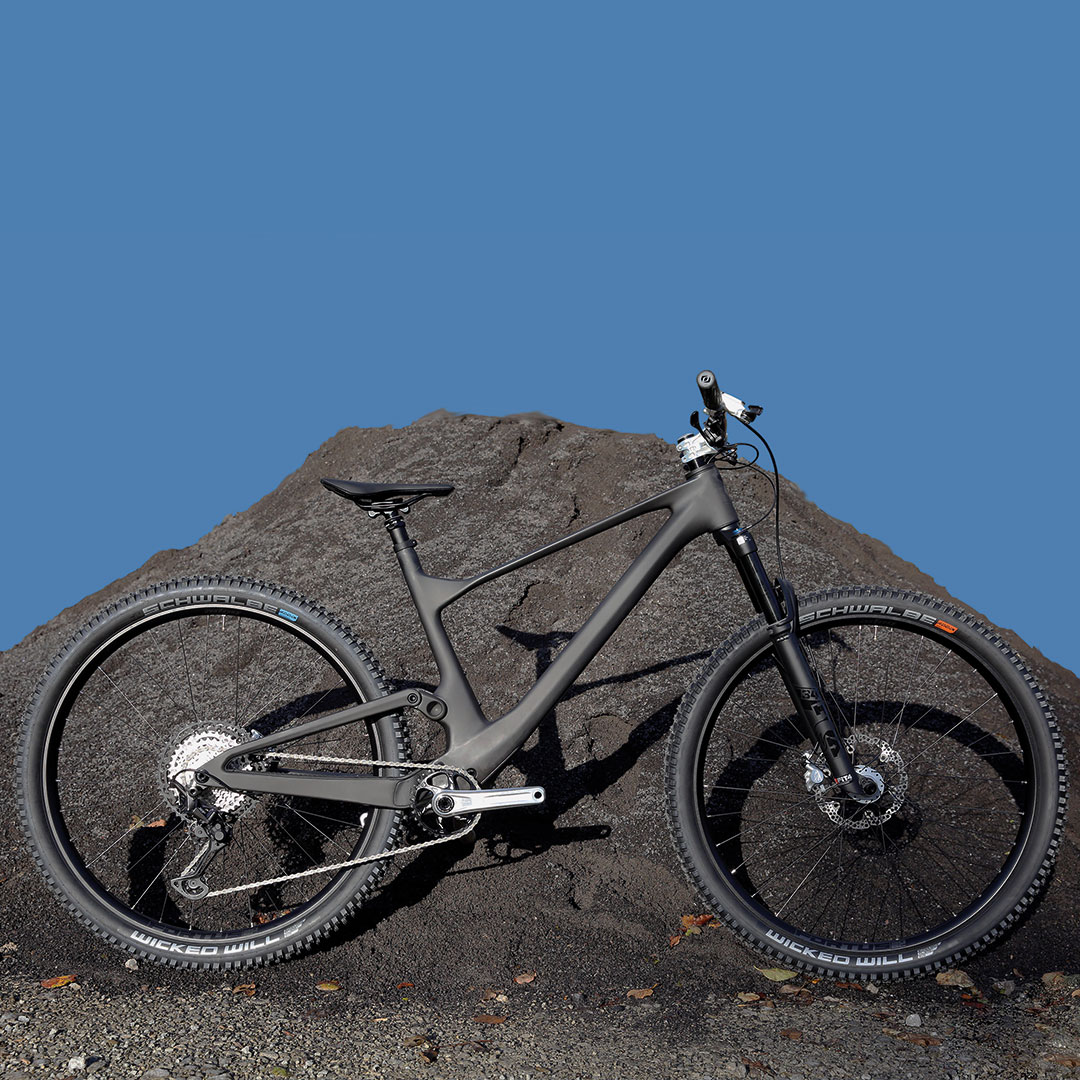Hopetech's tweet photo. We were lucky enough to get our hands on one of the new @bikeonscott Spark Trail's...
Stealth matte black mixed with our lightweight parts, including the new Fortus 30 Single Cavity rims, XCR brakes & carbon bars. This thing is a lot of fun.👌🏻
#bikecheck #hopetech #FunisFast https://t.co/KeFs8uzeEU