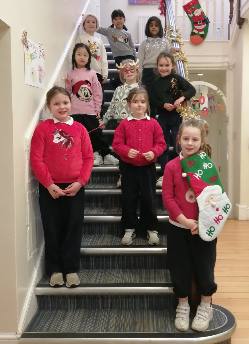 falconsschoolf1's tweet photo. It’s Christmas Jumper Day at Peregrines and Falcons! 😄🎅🏼🦌 The children also enjoyed a delicious Christmas lunch prepared by Chef Heather and her team 🍴😋 #ChristmasJumperDay https://t.co/HrP3ER84Du