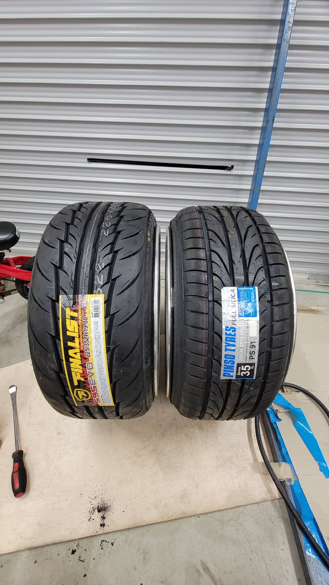 ファイナリスト595EVO 225/35r19×2本