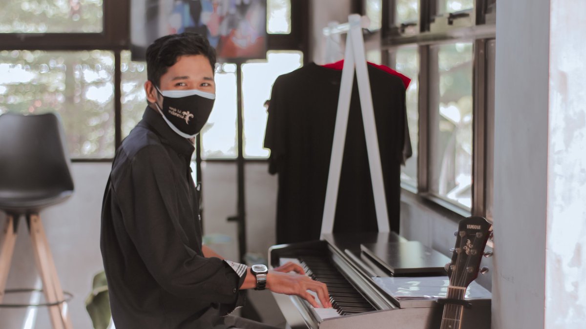 mesrant's tweet photo. Kepada senyum yang memberikan rasa caria.
terimakasih untuk pesan indah yang menghantarkan alamat hati ke tujuannya.

#sesuaiselera  #bintan #pakngahpunyecerite #wonderfulindonesi #piano #kampongteripang https://t.co/E8me8nJVIc