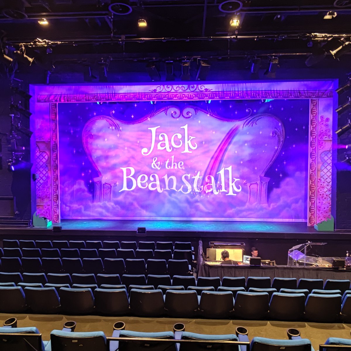 LittleLeighLX's tweet photo. Ok, let's get this show on the road, break a leg body! 
@cwewgc @the_ALPD https://t.co/Ln6ixxcUh1