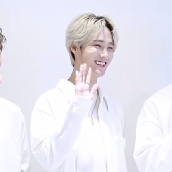Mich_0616's tweet photo. Prince Yoonho ✨
#노윤호 #브이에이브이 #ayno #VAV https://t.co/Yq9kRHxu6R