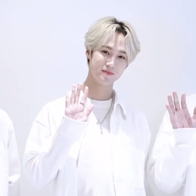 Mich_0616's tweet photo. Prince Yoonho ✨
#노윤호 #브이에이브이 #ayno #VAV https://t.co/Yq9kRHxu6R