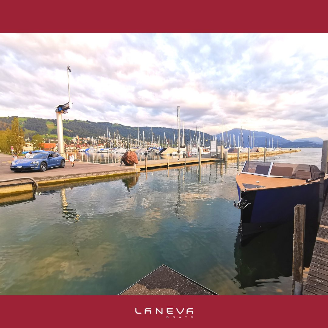 A Porsche Taycan and the Lanéva Vesper reunited at Lake Zug. Power, Torque, Torque curve, that's what you look at when you are interested in a gasoline boat. But on electric vehicle, there is another data: range. The Lanéva Vesper offers nearly 50 nautical miles at cruising.