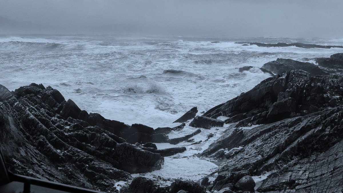 Storm Barra, 7 December. The Punchbowl, Allihies Beara
#stormbarra <a href="/corkbeo/">Cork Beo</a> <a href="/rtenews/">RTÉ News</a> <a href="/SouthernStarIRL/">The Southern Star</a>