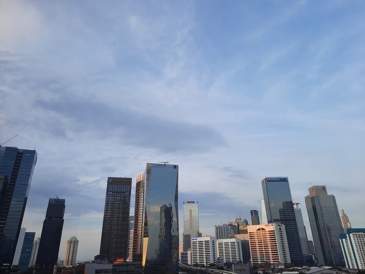 yongkyhartanto_'s tweet photo. Langit Jakarta sore ini 🤩 https://t.co/vzJpYFNRQI
