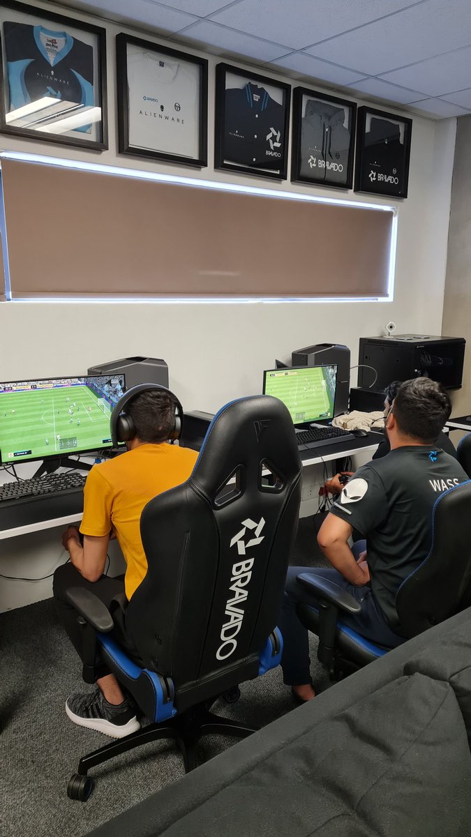 bravadogaming's tweet photo. Our #bvdfifa lads @MasoomFakie, @Deevak_D and Coach @Wass_Rajah are locked into their first @EAFIFAesports 2v2 match 😈🔥
It's time to #bringthebravado 🚨
#bvdXalienware #bvdXdash https://t.co/5BmRI6xY1i
