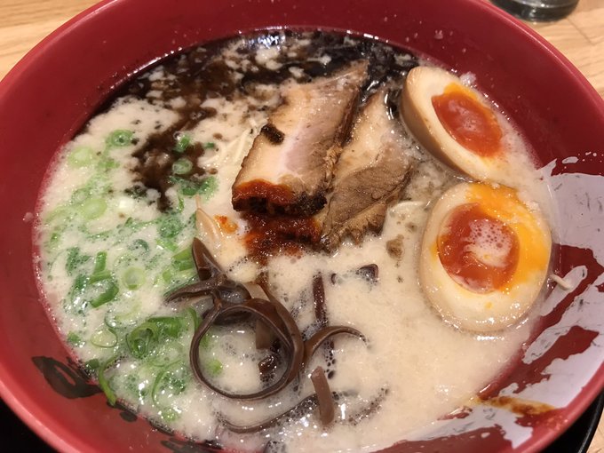 牛骨ラーメンとやらを食べてきた🍜 