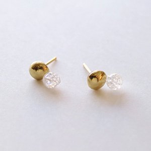 KAUNIS_JP's tweet photo. しばらく完売となっておりました、ジュエリーブランド Tenpchi の誕生石シリーズを再び作っていただきました！1月から12月までのそれぞれの誕生石で「ピアス」と「イヤリング」があります。こちらは「ピアス」です。https://t.co/P4pge2yg95 https://t.co/UHaAqzFzpY