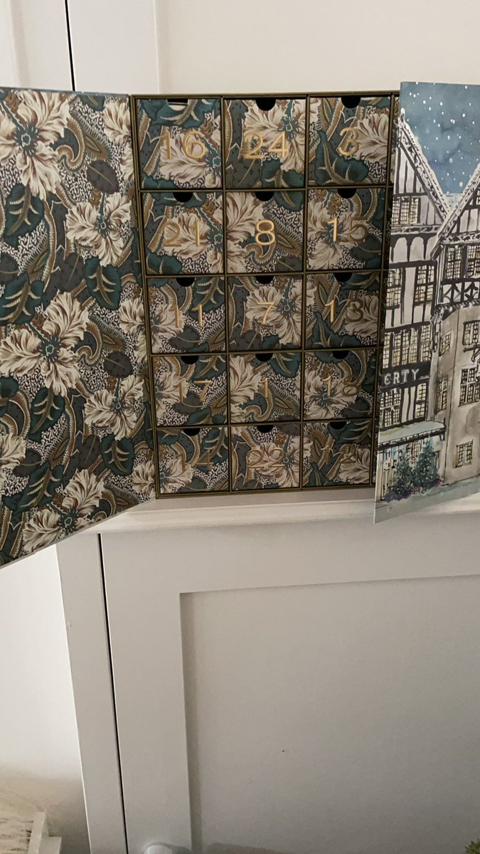 CSavin2's tweet photo. @LibertyLondon my No7 box was empty-gutted😭😭 https://t.co/uzgq8mlJwA