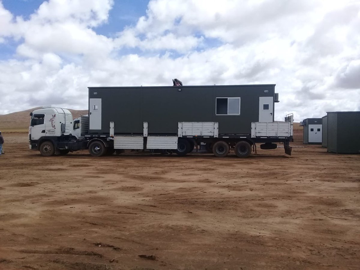 ahcejas's tweet photo. #Soldados que tendrán mejores capacidades de Alojamiento🪖‼️
Instalando contenedores en la base de operaciones.  Fortalecemos la presencia del Estado 🇦🇷 y el control territorial efectivo.
#SomosElEjercito https://t.co/mRbixiC6zM