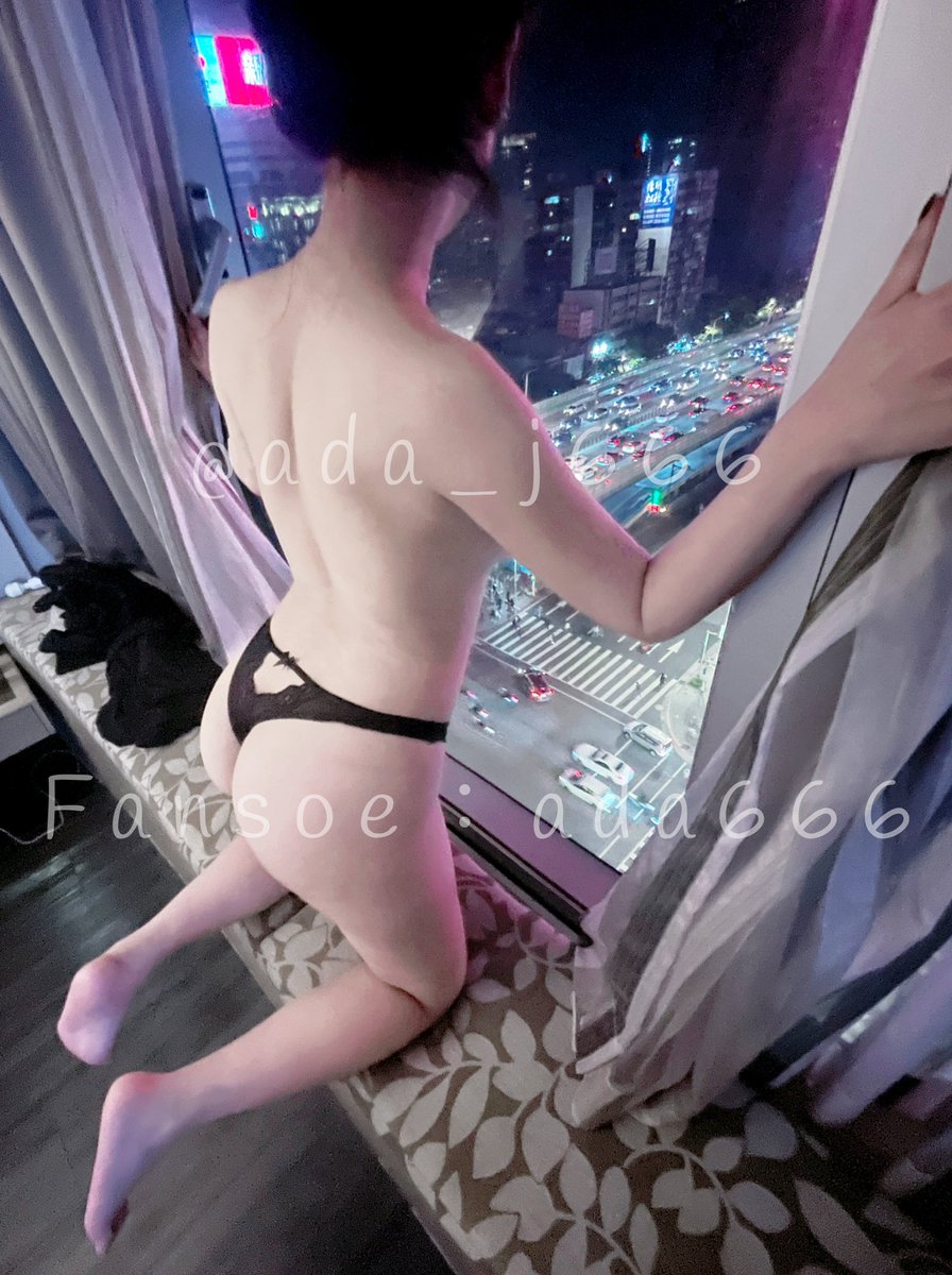 老婆⋯
妳這樣會不會害人家無法專心開車呀？
大家請專心開車
不然發生事故她應該肇責佔100%😅 https://t.co/EK2EI4kPue
