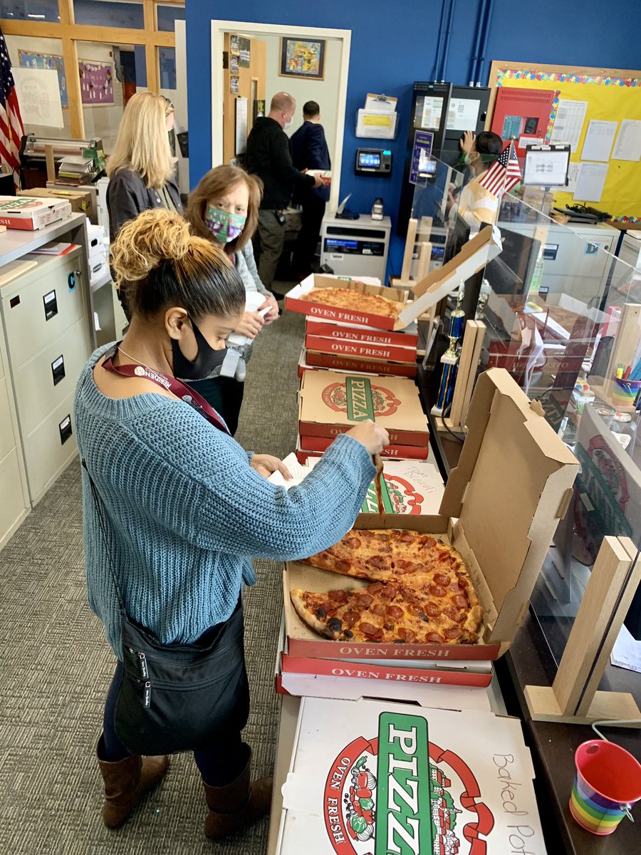 KelleyHanover's tweet photo. Thank you Bash Vinca at Casa Di Roma for the wonderful pizza lunch for all educators at Hanover School!   Everyone felt appreciated🍕❤️🍕 https://t.co/Xo8UbivD2q
