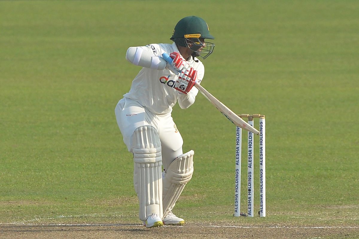 Nawaiwaqt_'s tweet photo. Live:
1st Test, Chattogram, Nov 26 - 30 2021, Pakistan tour of Bangladesh
#PakistanVS #Bangladesh
#Pakistan 300/4d
#Bangladesh 87 & 204/9
Over 80.1
Day 5 - Session 3: Bangladesh trail by 9 runs.
#TestMatch #BANvsPAK
@BCBtigers @TheRealPCBMedia @TheRealPCB https://t.co/hHYUOiNIbD